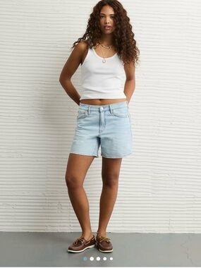 AE 6” Strigid Super High-Waisted Relaxed Denim Short Light Wash Size 4 Sold Out